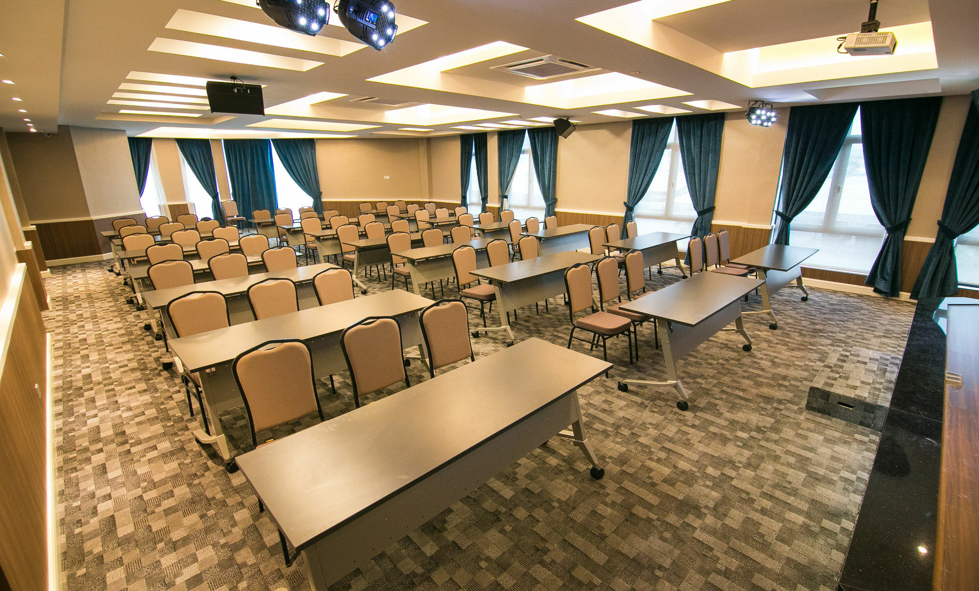 Indra Hotel - Boutique Suites Ipoh Buitenkant foto