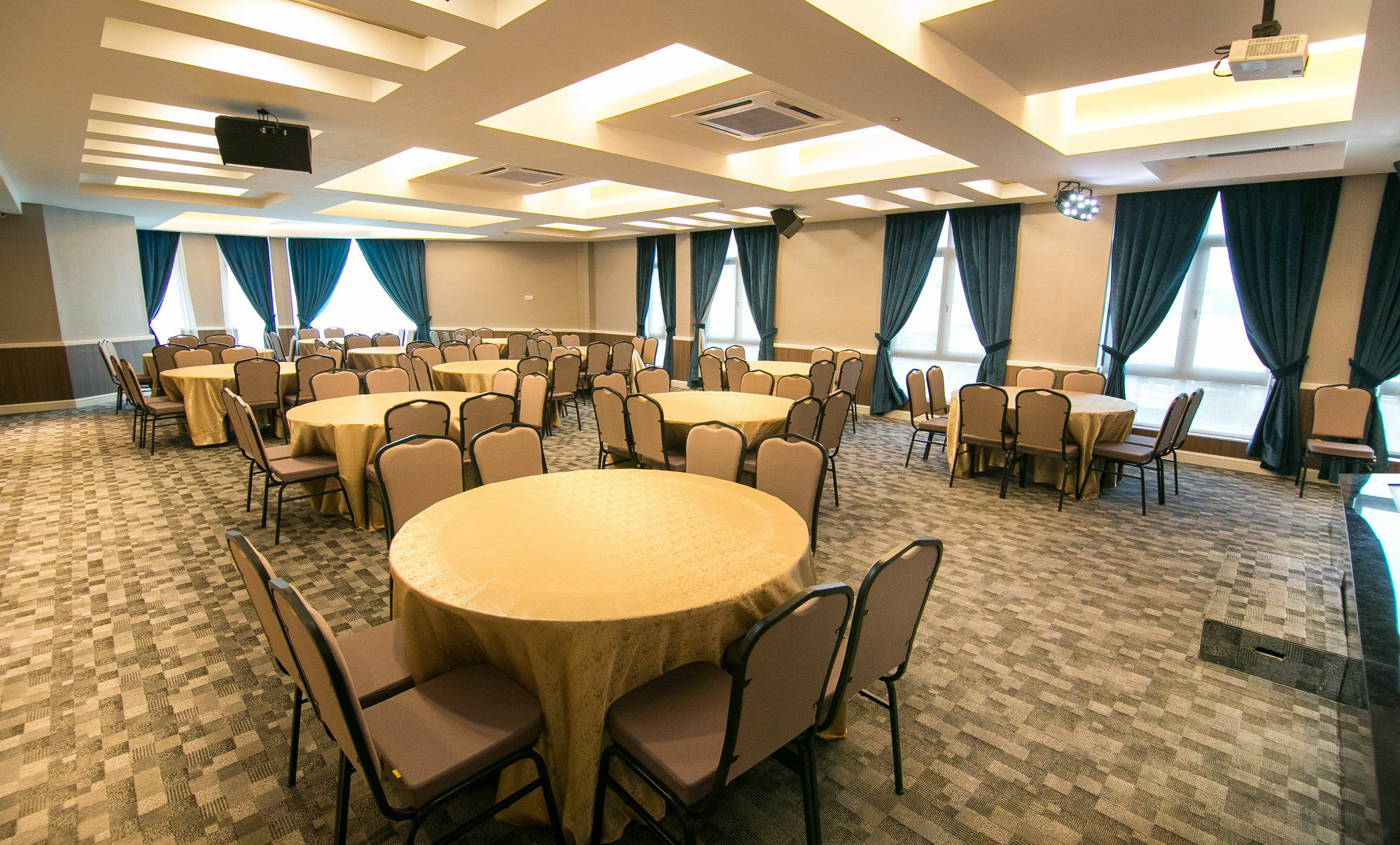 Indra Hotel - Boutique Suites Ipoh Buitenkant foto